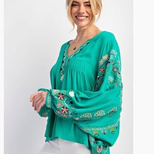 Easel POLY DOBBY EMBROIDERED TOP